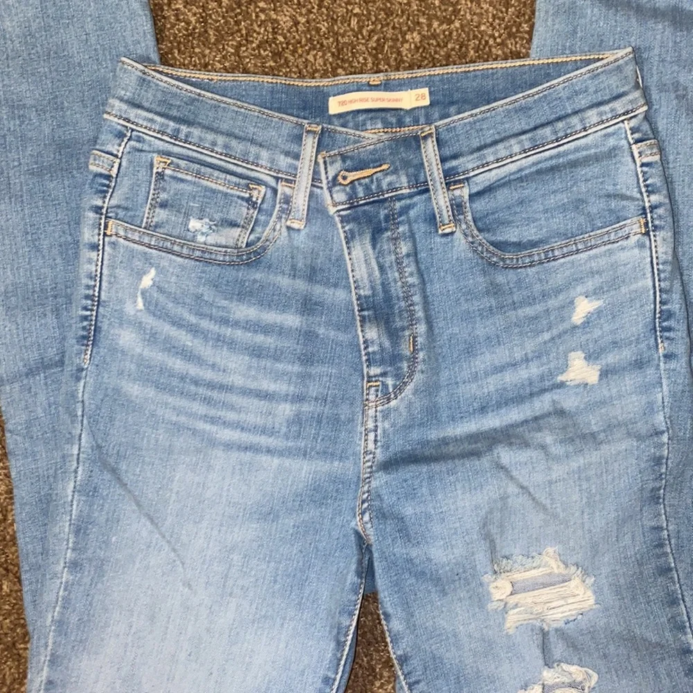 Levis - Picture 2 of 4